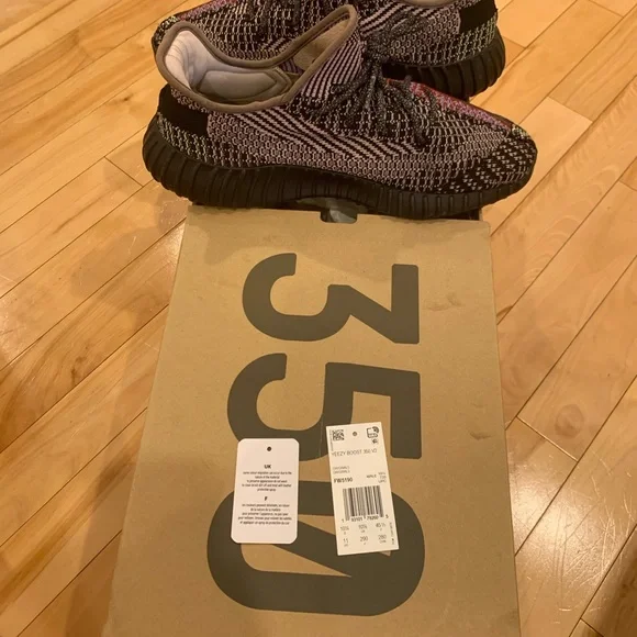 Yeezy Yecheil Non-reflective - Picture 11 of 12